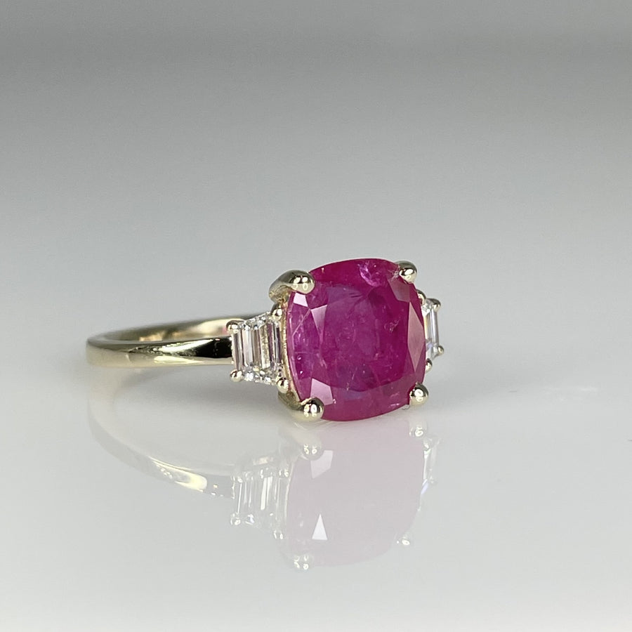 14K Yellow Gold Ruby and Diamond Ring 2.01ct/0.25ct
