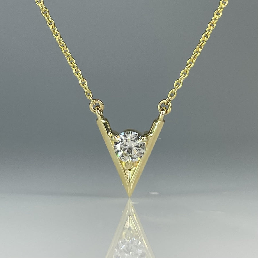 14K Yellow Gold Natural Diamond 'V' Pendant Necklace 0.25ct