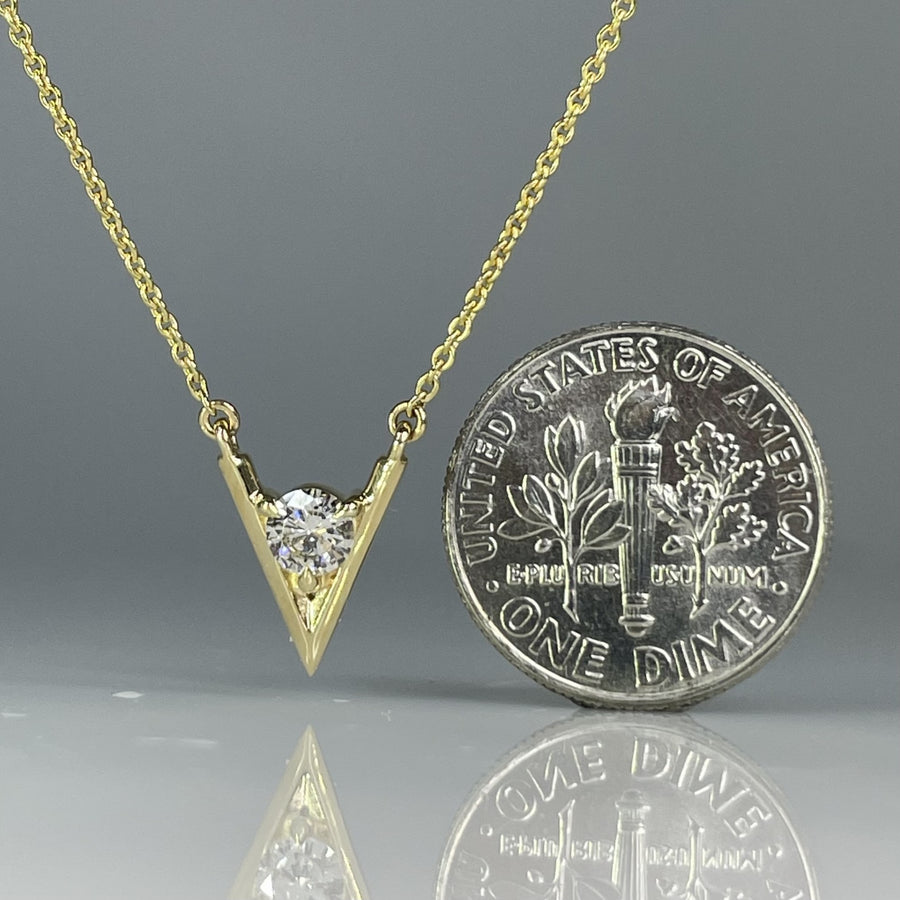 14K Yellow Gold Natural Diamond 'V' Pendant Necklace 0.25ct