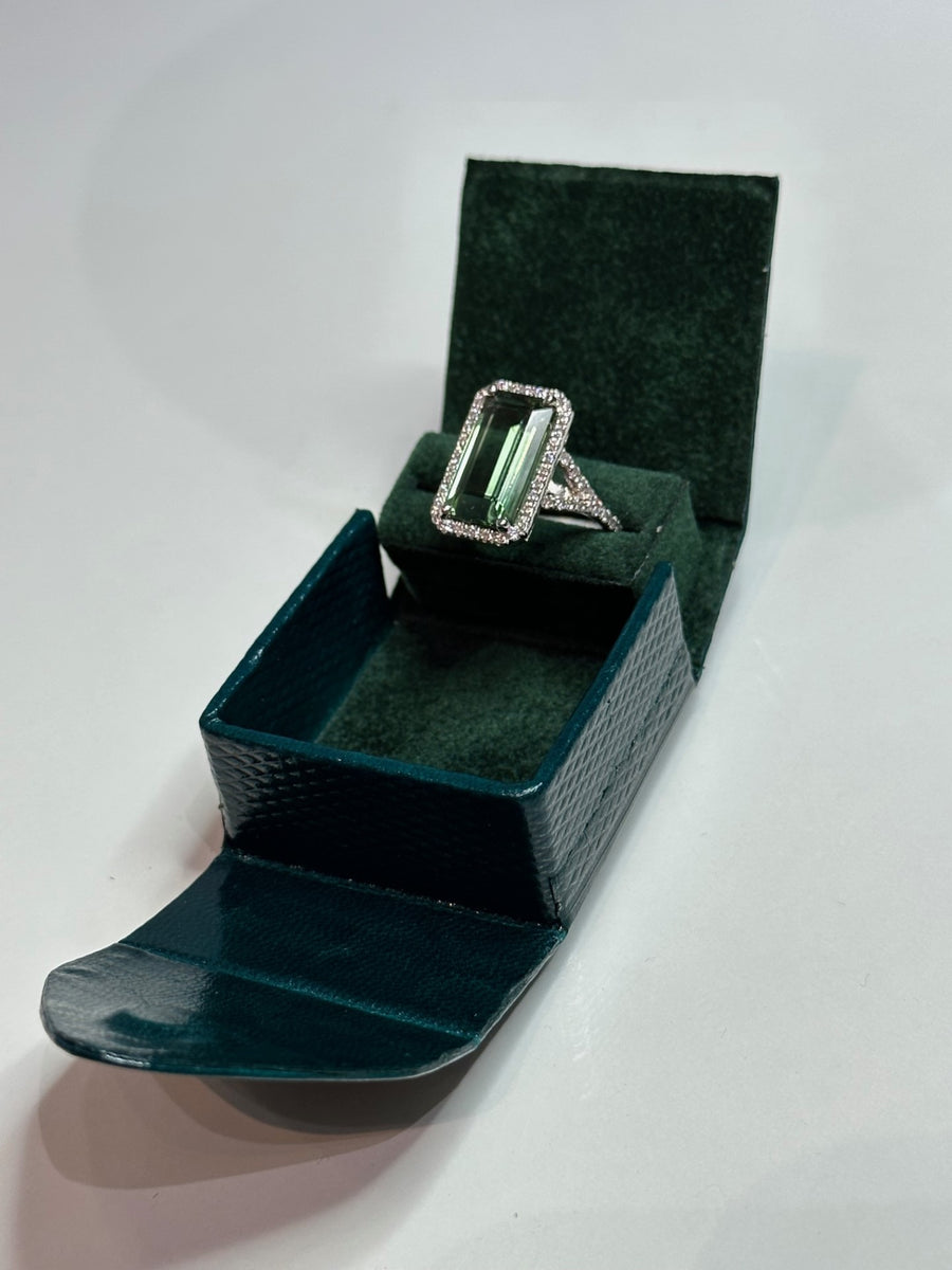 Pop Open Castleton Green Leather Ring Box