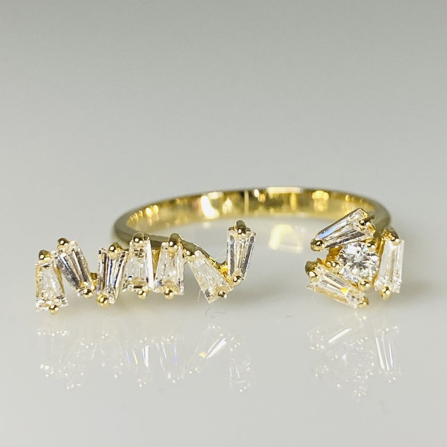 18 Karat Yellow Gold Baguette Diamond Ring 0.44/0.06ct
