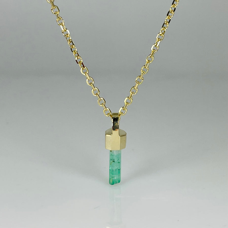 14K Yellow Gold Natural Emerald Necklace 6x20mm