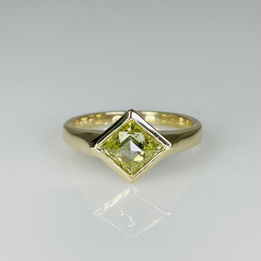 14K Yellow Gold Green Diamond Ring 0.74ct