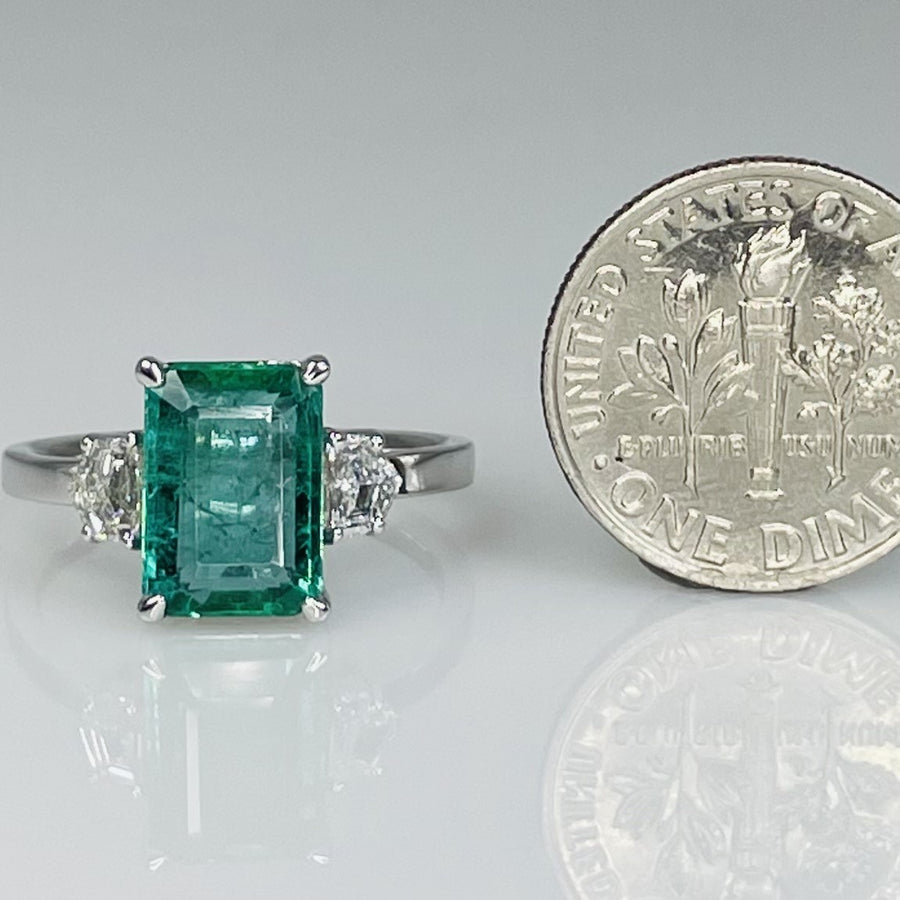 14K White Gold Emerald and Diamond Ring 2.15ct/0.29ct
